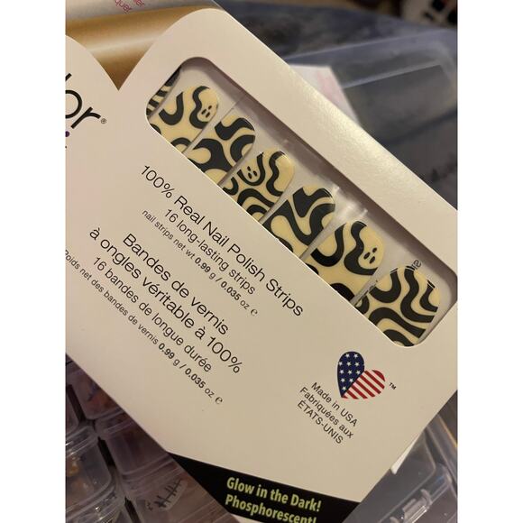 Color Street - Feeling Fab-boo-lous - Halloween - Picture 2 of 2